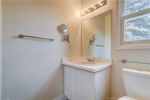862 Playter Cres, Townhouse with 3 bedrooms, 3 bathrooms and 2 parking in Newmarket ON | Image 9