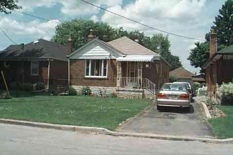 4 Westchester Rd, House detached with 3 bedrooms, 2 bathrooms and 3 parking in Toronto ON | Image 1