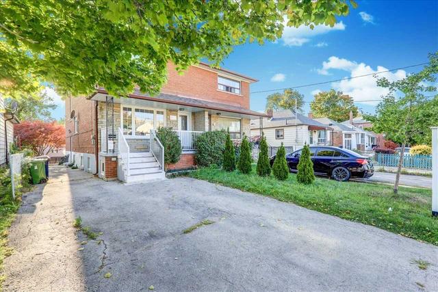 140 Magnolia Ave, House semidetached with 3 bedrooms, 3 bathrooms and 3 parking in Toronto ON | Image 12