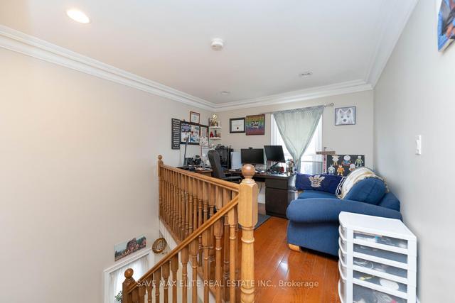 73 Buttonwood Ave, House detached with 3 bedrooms, 3 bathrooms and 2 parking in Toronto ON | Image 3