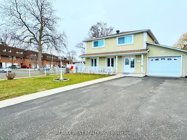 26 Elmvale Cres, House detached with 4 bedrooms, 5 bathrooms and 7 parking in Toronto ON | Image 12