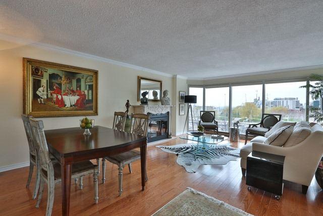 404 - 251 Queens Quay W, Condo with 2 bedrooms, 2 bathrooms and 1 parking in Toronto ON | Image 3
