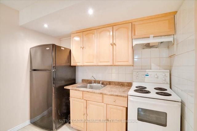 39 Keyworth Tr, House attached with 3 bedrooms, 3 bathrooms and 3 parking in Toronto ON | Image 7