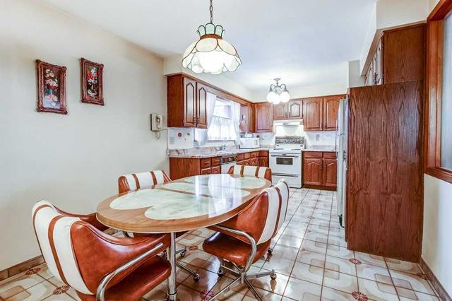 27 Hartsdale Dr, House detached with 4 bedrooms, 3 bathrooms and 8 parking in Toronto ON | Image 16