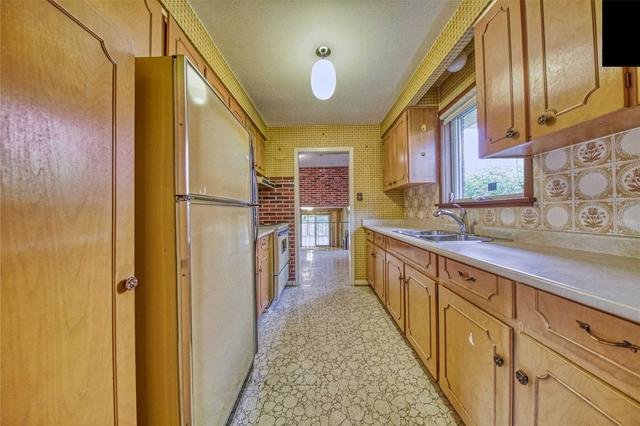 18 Mcculley St, House detached with 4 bedrooms, 2 bathrooms and 4 parking in Toronto ON | Image 28