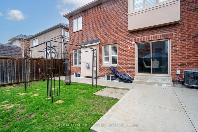 4202 Cole Cres, House detached with 4 bedrooms, 3 bathrooms and 4 parking in Burlington ON | Image 26