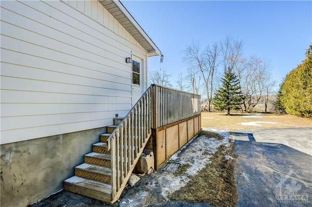 2462 Dunning Road, House detached with 3 bedrooms, 1 bathrooms and 10 parking in Ottawa ON | Image 24