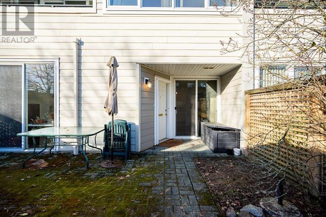 3913 Pender Street, House attached with 2 bedrooms, 2 bathrooms and 1 parking in Burnaby BC | Image 10