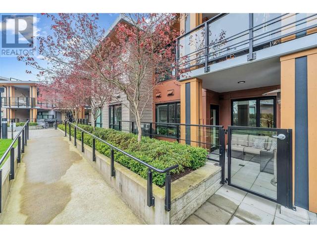 218 - 3220 Connaught Crescent, Condo with 2 bedrooms, 2 bathrooms and 2 parking in North Vancouver BC | Image 15