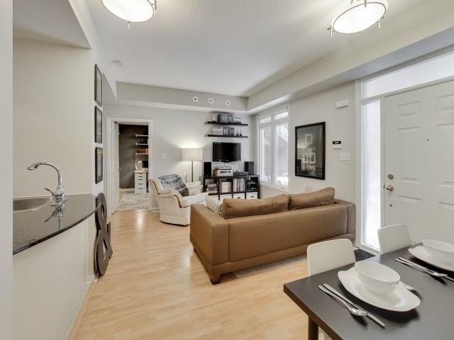 th30 - 78 Carr St, Townhouse with 2 bedrooms, 2 bathrooms and 1 parking in Toronto ON | Image 4