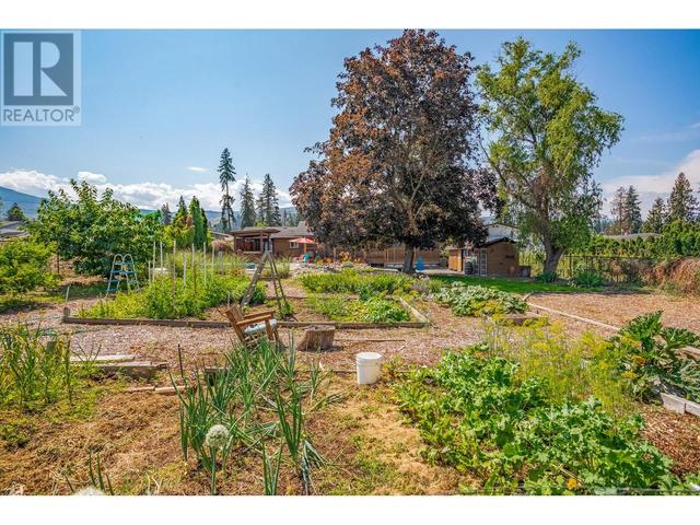754 Mcclure Road, House detached with 4 bedrooms, 2 bathrooms and 3 parking in Kelowna BC | Image 30