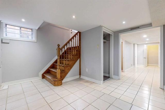 4 Dubarry Ave, House detached with 4 bedrooms, 3 bathrooms and 5 parking in Toronto ON | Image 20
