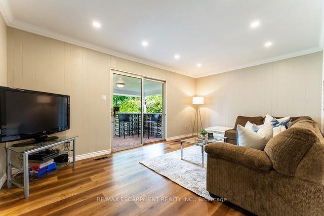30 High St, House detached with 3 bedrooms, 2 bathrooms and 5 parking in Hamilton ON | Image 3