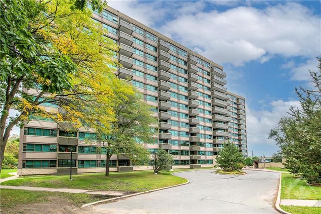 712 - 555 Brittany Drive, Condo with 2 bedrooms, 2 bathrooms and 1 parking in Ottawa ON | Card Image