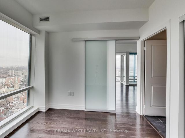 4407 - 8 The Esplanade Ave, Condo with 2 bedrooms, 2 bathrooms and 1 parking in Toronto ON | Image 13