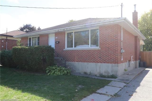 123 Sheridan Street, House detached with 6 bedrooms, 2 bathrooms and 3 parking in Brantford ON | Image 1