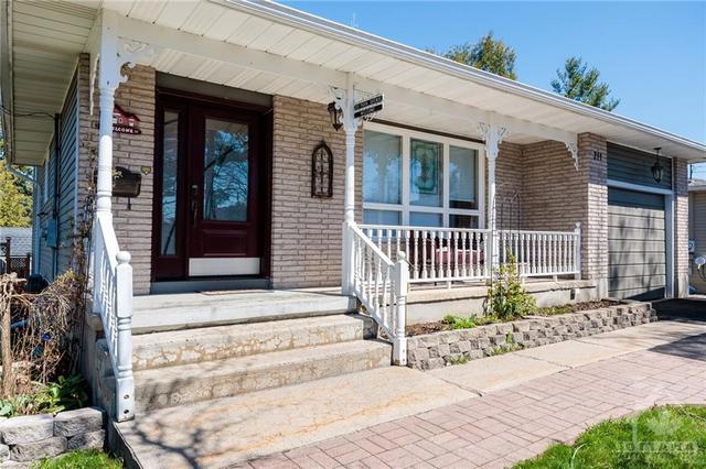 211 Park Avenue, House detached with 3 bedrooms, 2 bathrooms and 4 parking in Carleton Place ON | Image 1