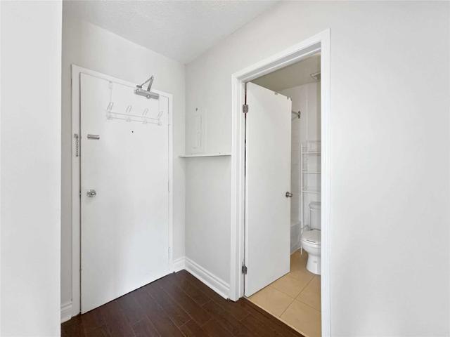 unit 3 - 946 Bloor St W, House detached with 2 bedrooms, 1 bathrooms and 0 parking in Toronto ON | Image 2