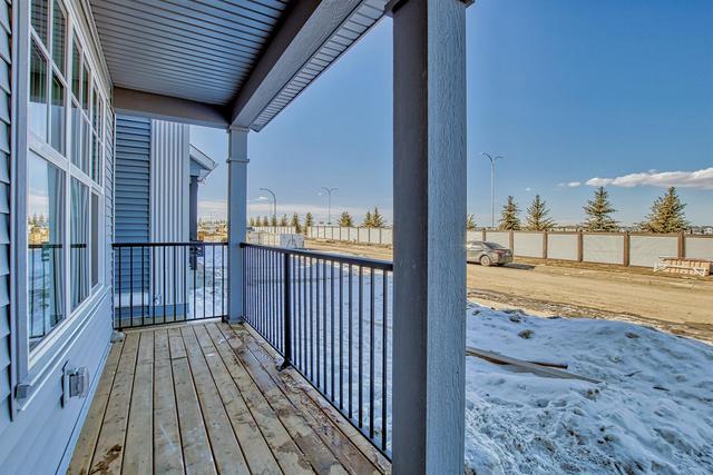 109 Lavender Manor Se, House detached with 3 bedrooms, 2 bathrooms and 2 parking in Calgary AB | Image 4