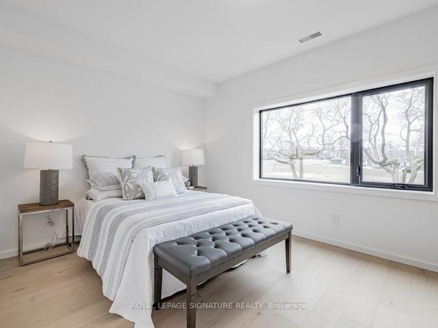 109 Humewood Dr, House semidetached with 4 bedrooms, 5 bathrooms and 1 parking in Toronto ON | Image 10