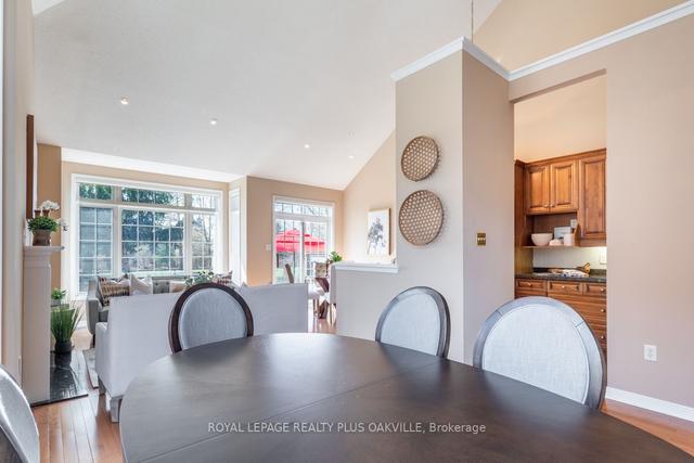 2236 Turnberry Rd, Townhouse with 2 bedrooms, 4 bathrooms and 4 parking in Burlington ON | Image 3
