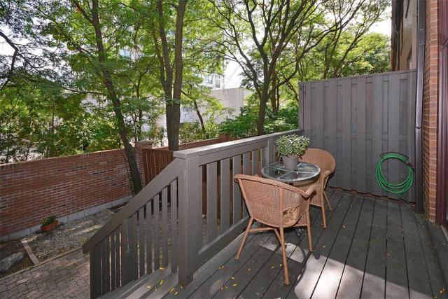 209A Mutual St, House attached with 3 bedrooms, 2 bathrooms and 1 parking in Toronto ON | Image 5
