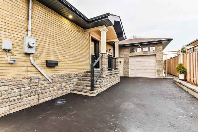 18 Savarin St, House detached with 3 bedrooms, 2 bathrooms and 4 parking in Toronto ON | Image 12