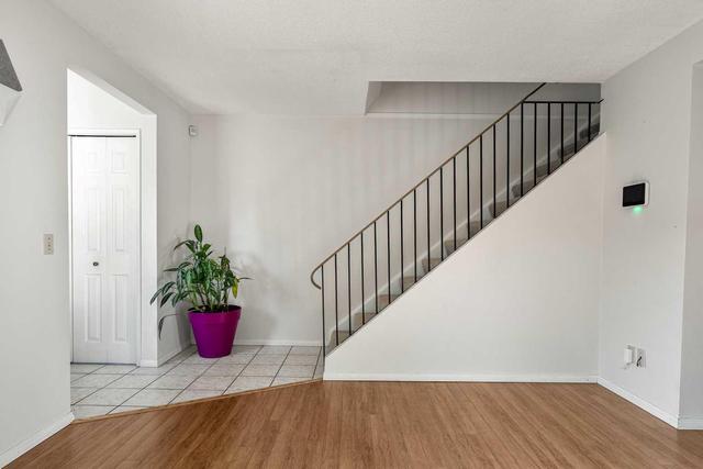 6895 78 Street Nw, Home with 3 bedrooms, 1 bathrooms and 2 parking in Calgary AB | Image 3