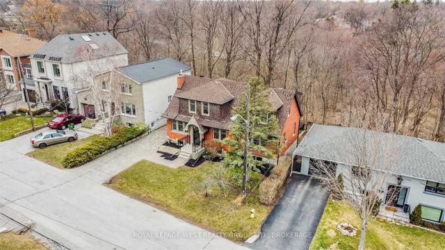 54 Oakfield Dr, House detached with 4 bedrooms, 3 bathrooms and 4 parking in Toronto ON | Image 22