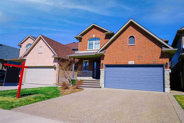 123 Theodore Dr, House detached with 3 bedrooms, 3 bathrooms and 4 parking in Hamilton ON | Image 1