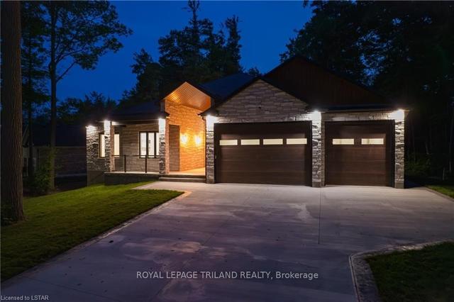 10175 Merrywood Dr, House detached with 4 bedrooms, 4 bathrooms and 10 parking in Lambton Shores ON | Image 35