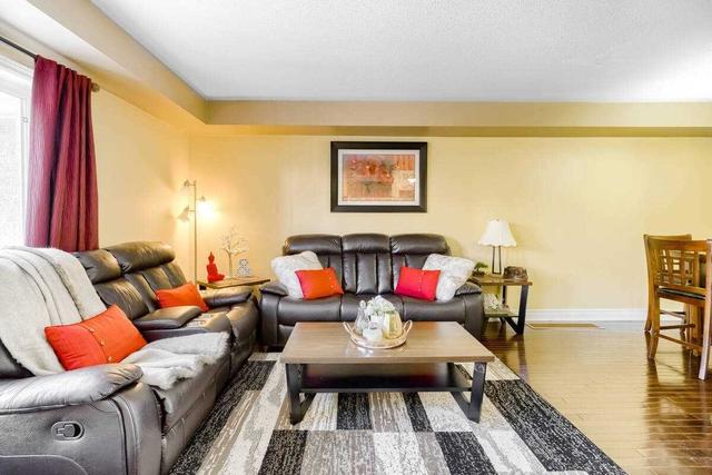 44 Dewell Cres, House attached with 3 bedrooms, 3 bathrooms and 3 parking in Clarington ON | Image 3