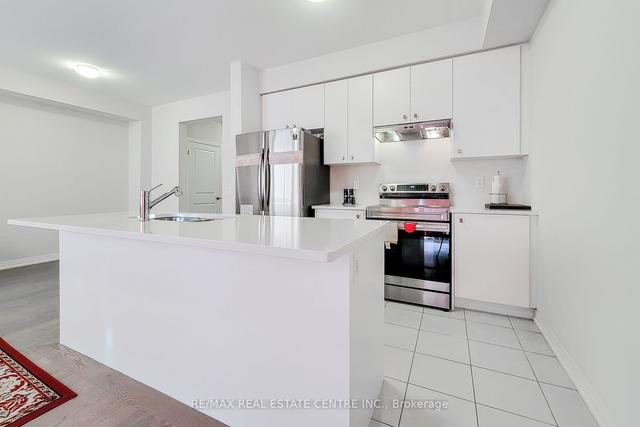 60 Freedom Cres, House attached with 3 bedrooms, 3 bathrooms and 3 parking in Hamilton ON | Image 22