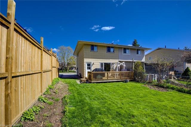 40 Pepperwood Crescent, House semidetached with 3 bedrooms, 1 bathrooms and 2 parking in Kitchener ON | Image 20