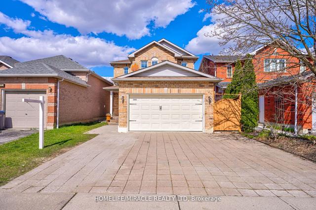 5893 Sidmouth St, House detached with 3 bedrooms, 4 bathrooms and 4 parking in Mississauga ON | Image 1