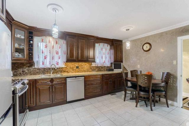 3184 Hedgestone Crt, House semidetached with 3 bedrooms, 2 bathrooms and 3 parking in Mississauga ON | Image 5