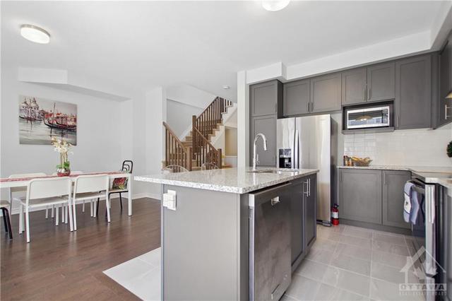 98 Mesa Drive, Townhouse with 4 bedrooms, 3 bathrooms and 3 parking in Ottawa ON | Image 7