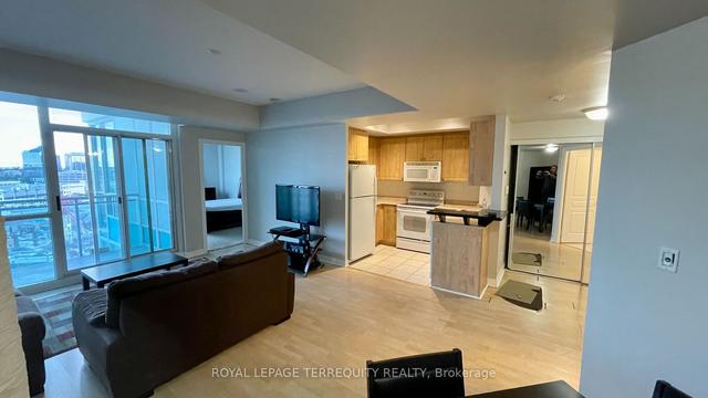 1003 - 220 Burnhamthorpe Rd W, Condo with 2 bedrooms, 2 bathrooms and 1 parking in Mississauga ON | Image 13