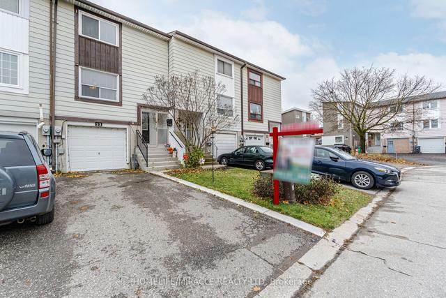 23 Hoskins Sq, House attached with 3 bedrooms, 2 bathrooms and 3 parking in Brampton ON | Image 12