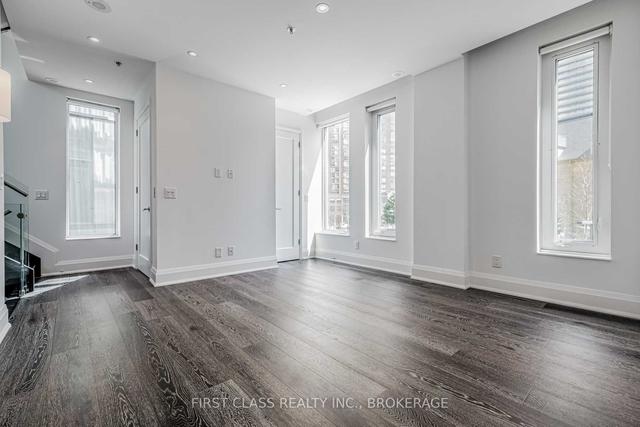 th01 - 63 St Mary St, Townhouse with 3 bedrooms, 3 bathrooms and 2 parking in Toronto ON | Image 8