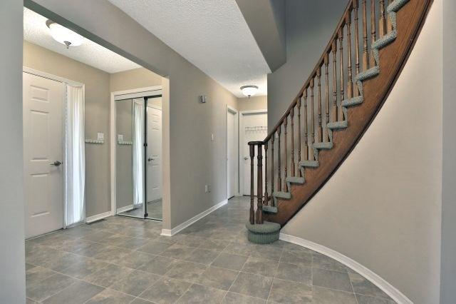 174 Maurice Dr, House detached with 4 bedrooms, 4 bathrooms and 2 parking in Oakville ON | Image 2