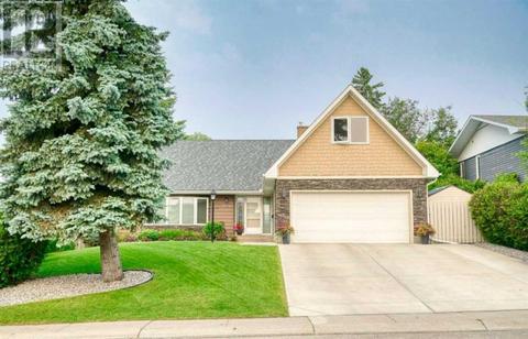 3036 Utah Drive Nw, House detached with 4 bedrooms, 2 bathrooms and 2 parking in Calgary AB | Card Image