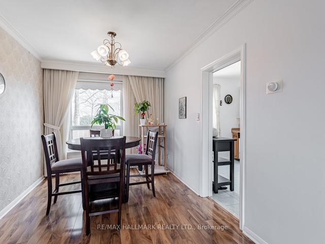 17 Windhill Cres, House semidetached with 3 bedrooms, 2 bathrooms and 4 parking in Toronto ON | Image 37
