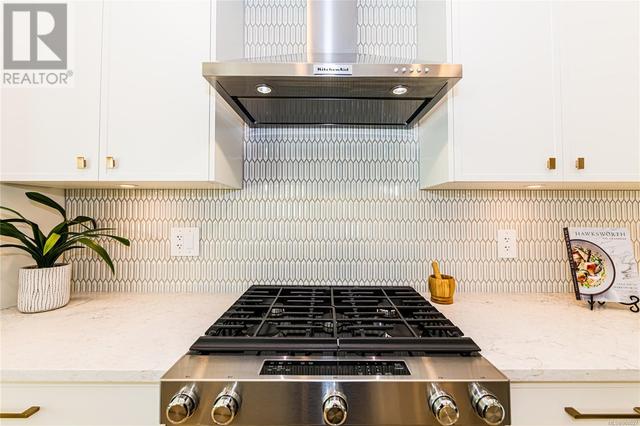 Standard Stainless gas stove. Photo of staged show home of similar plan, not exact unit. | Image 9