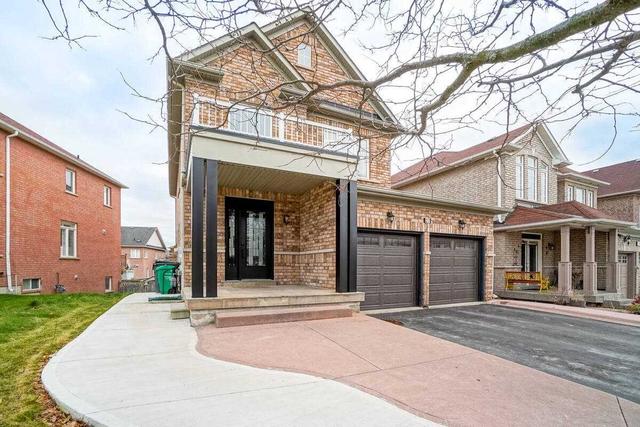 27 Harbourtown Cres, House detached with 4 bedrooms, 4 bathrooms and 6 parking in Brampton ON | Image 1