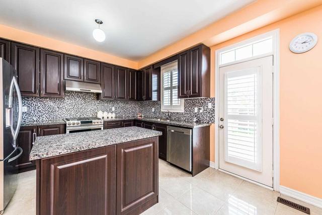 39 Saint Dennis Rd, House attached with 4 bedrooms, 3 bathrooms and 4 parking in Brampton ON | Image 32