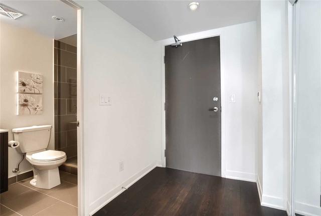 2110 - 100 Harbour St, Condo with 3 bedrooms, 2 bathrooms and 0 parking in Toronto ON | Image 17