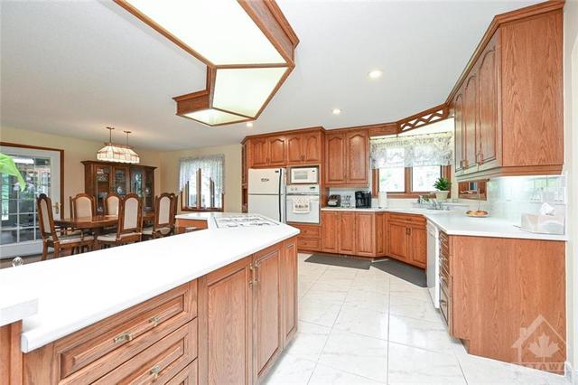 3805 Big Rideau Lake Road, House detached with 3 bedrooms, 2 bathrooms and 12 parking in Rideau Lakes ON | Image 7