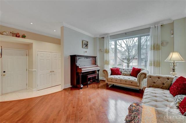 2177 Repentigny Drive, House detached with 4 bedrooms, 4 bathrooms and 6 parking in Ottawa ON | Image 2