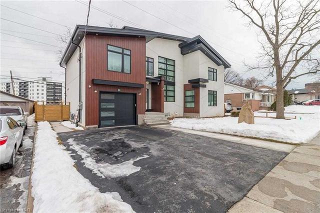 89 Stavely Cres, House detached with 3 bedrooms, 5 bathrooms and 2 parking in Toronto ON | Image 1